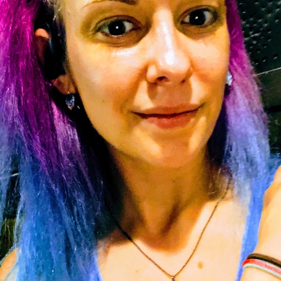 Meet your Posher, Jennifer - Picture 2 of 4